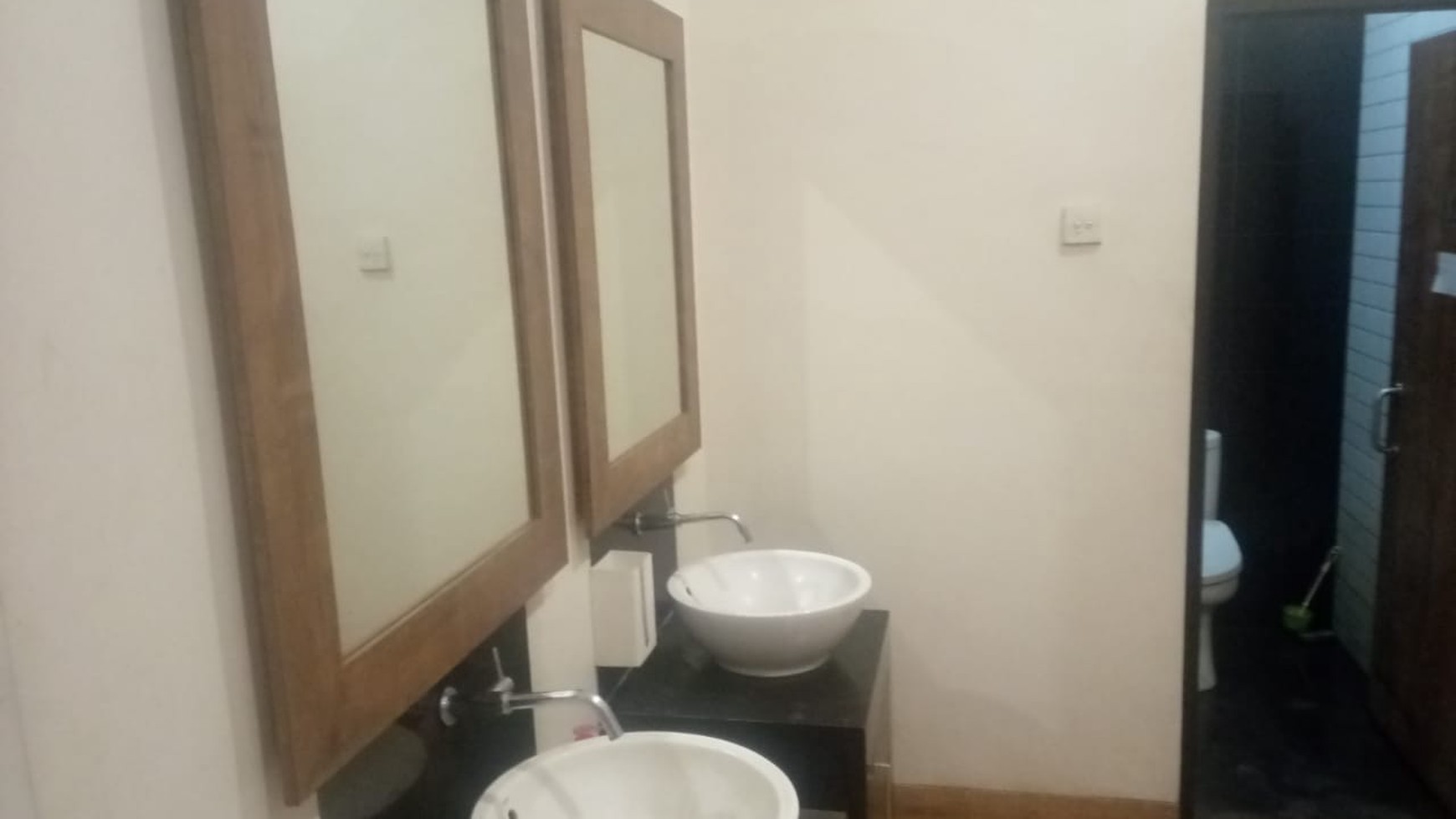 Ruko/ Ruang usaha Bagus, Lokasi jalan Utama di Pondok Betung