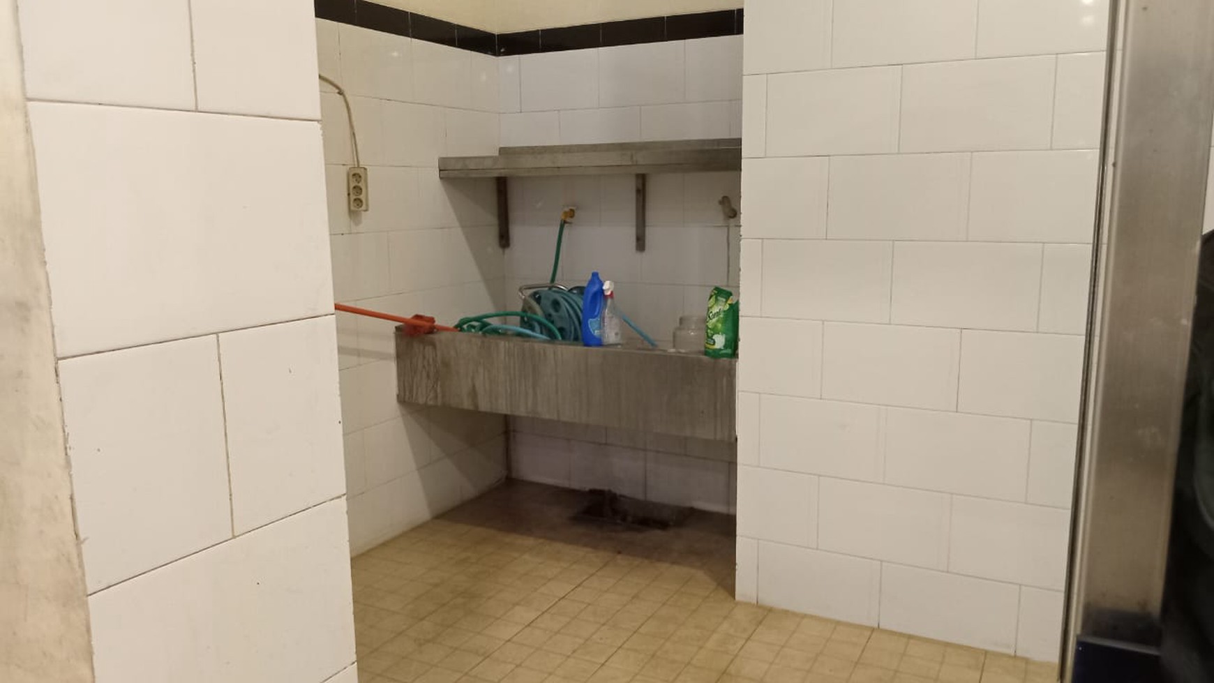 Ruko/ Ruang usaha Bagus, Lokasi jalan Utama di Pondok Betung