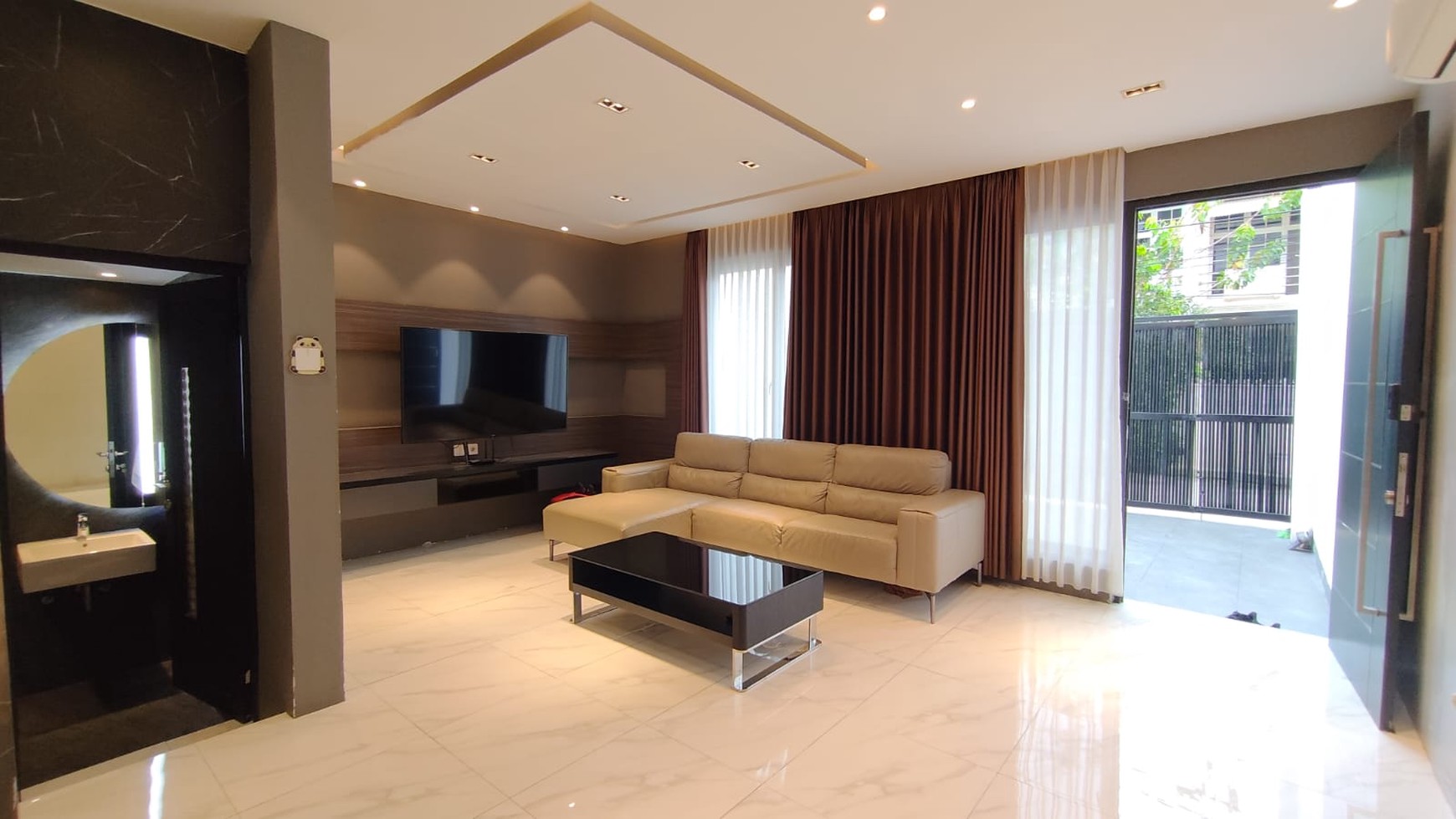 Rumah Baru Renovasi full Furnish, water heater, CCTV, Jalan 3 mobil, smart door lock, di Pluit Karang Asri