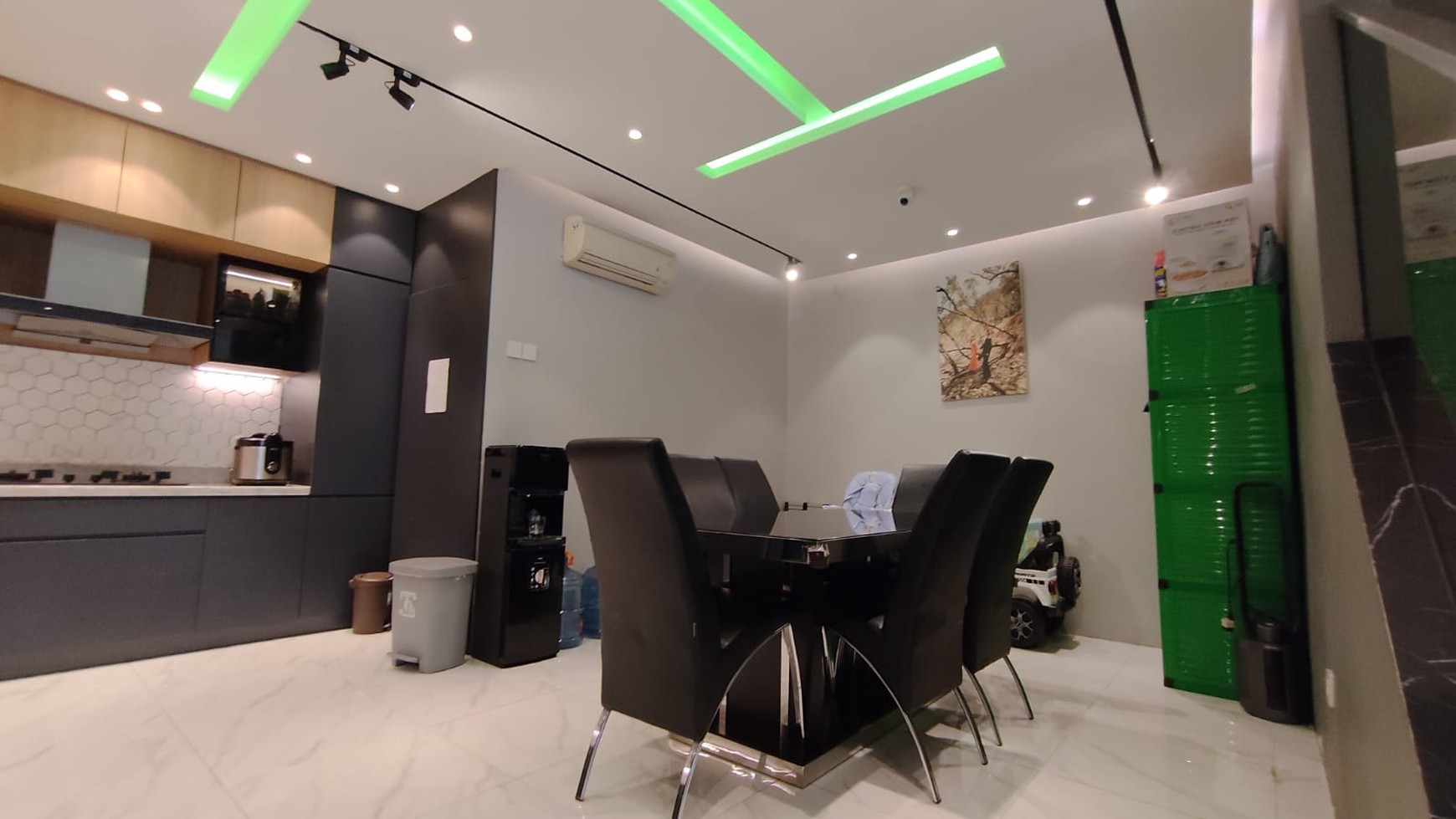 Rumah Baru Renovasi full Furnish, water heater, CCTV, Jalan 3 mobil, smart door lock, di Pluit Karang Asri