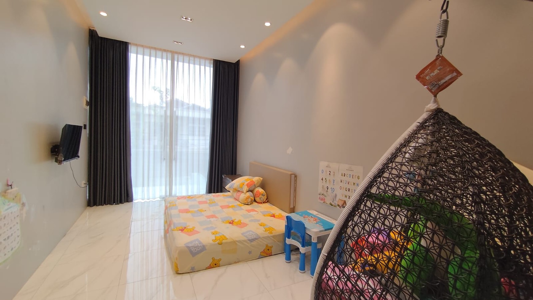 Rumah Baru Renovasi full Furnish, water heater, CCTV, Jalan 3 mobil, smart door lock, di Pluit Karang Asri