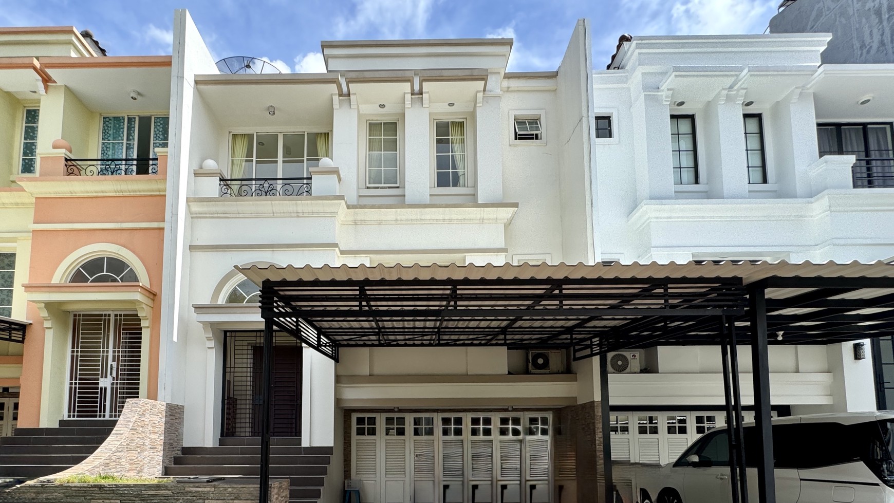 Rumah di Akasia Golf BGM PIK