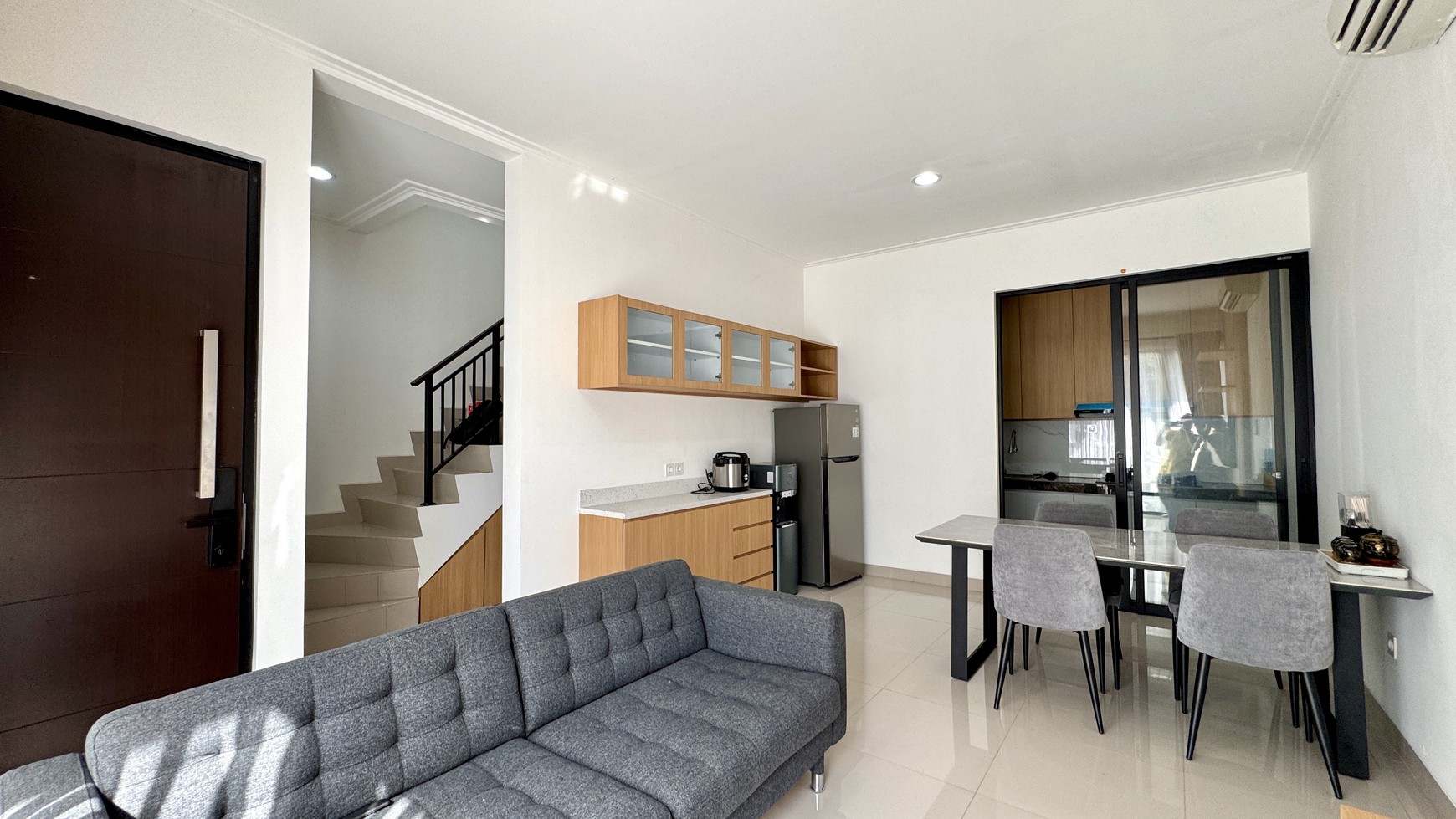 Rumah Full Furnished di Cluster Denver Dekat Center Point dan CBD PIK2