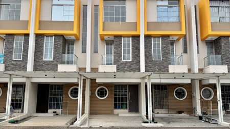 Rumah 3 Lantai Strategis di Cluster Miami PIK2