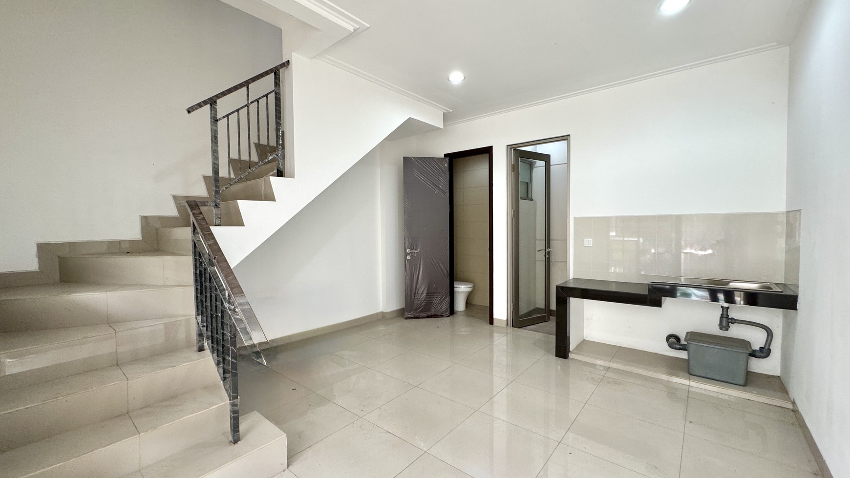 Rumah 3 Lantai Strategis di Cluster Miami PIK2