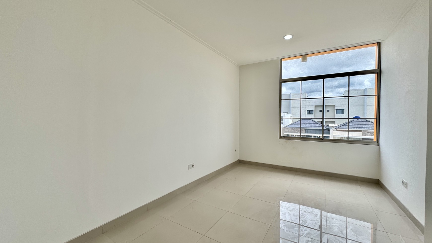 Rumah 3 Lantai Strategis di Cluster Miami PIK2