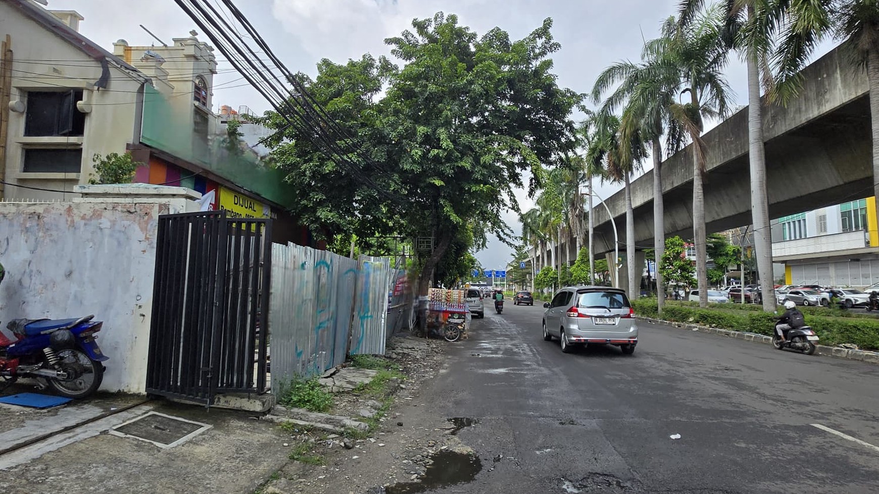 Tanah dan bangunan luas 468 m2 lokasi strategis di Boulevard kelapa gading, Jakarta Utara.