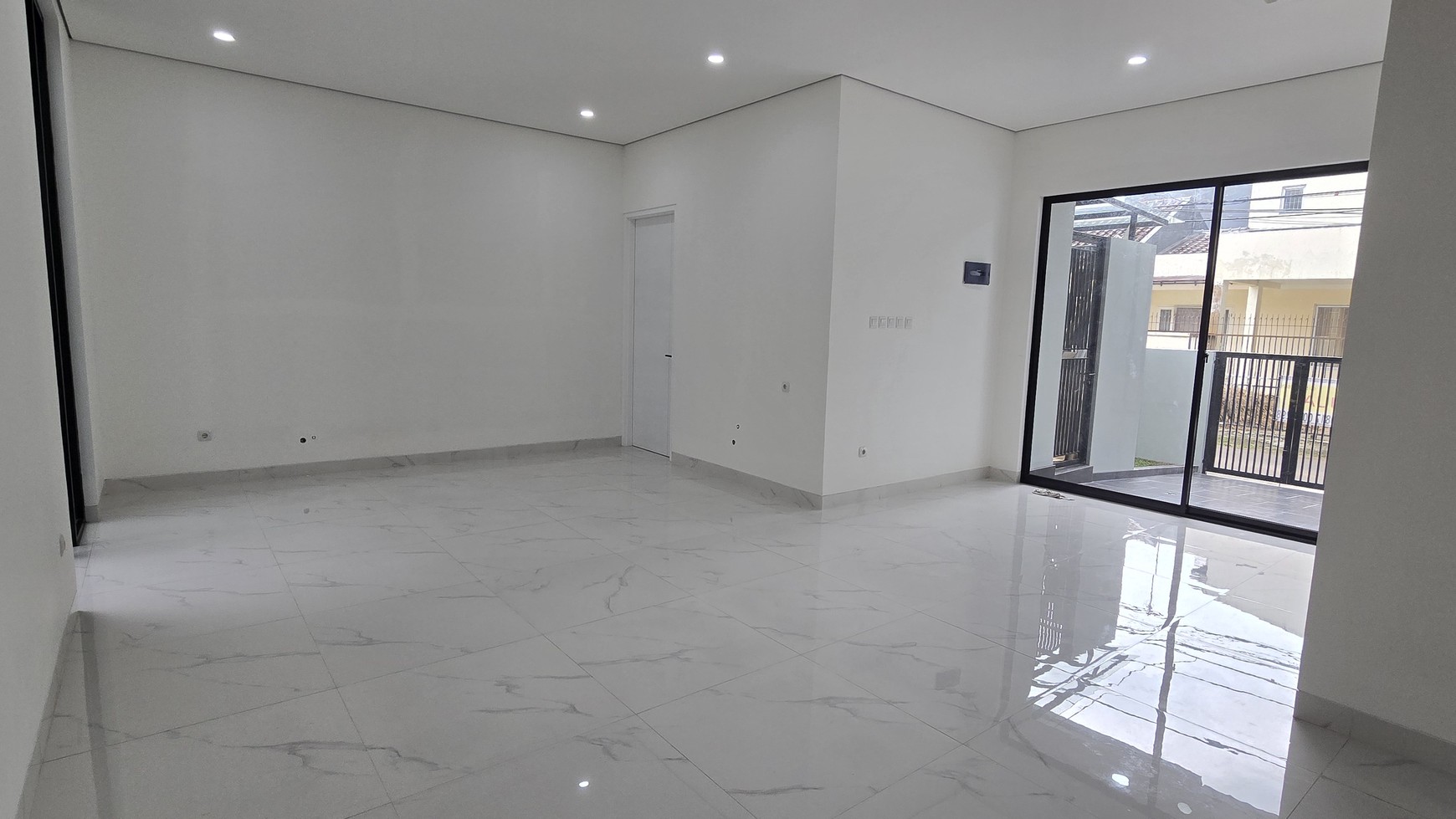 Rumah Baru di Nusa Loka BSD City, dekat Santa Ursula