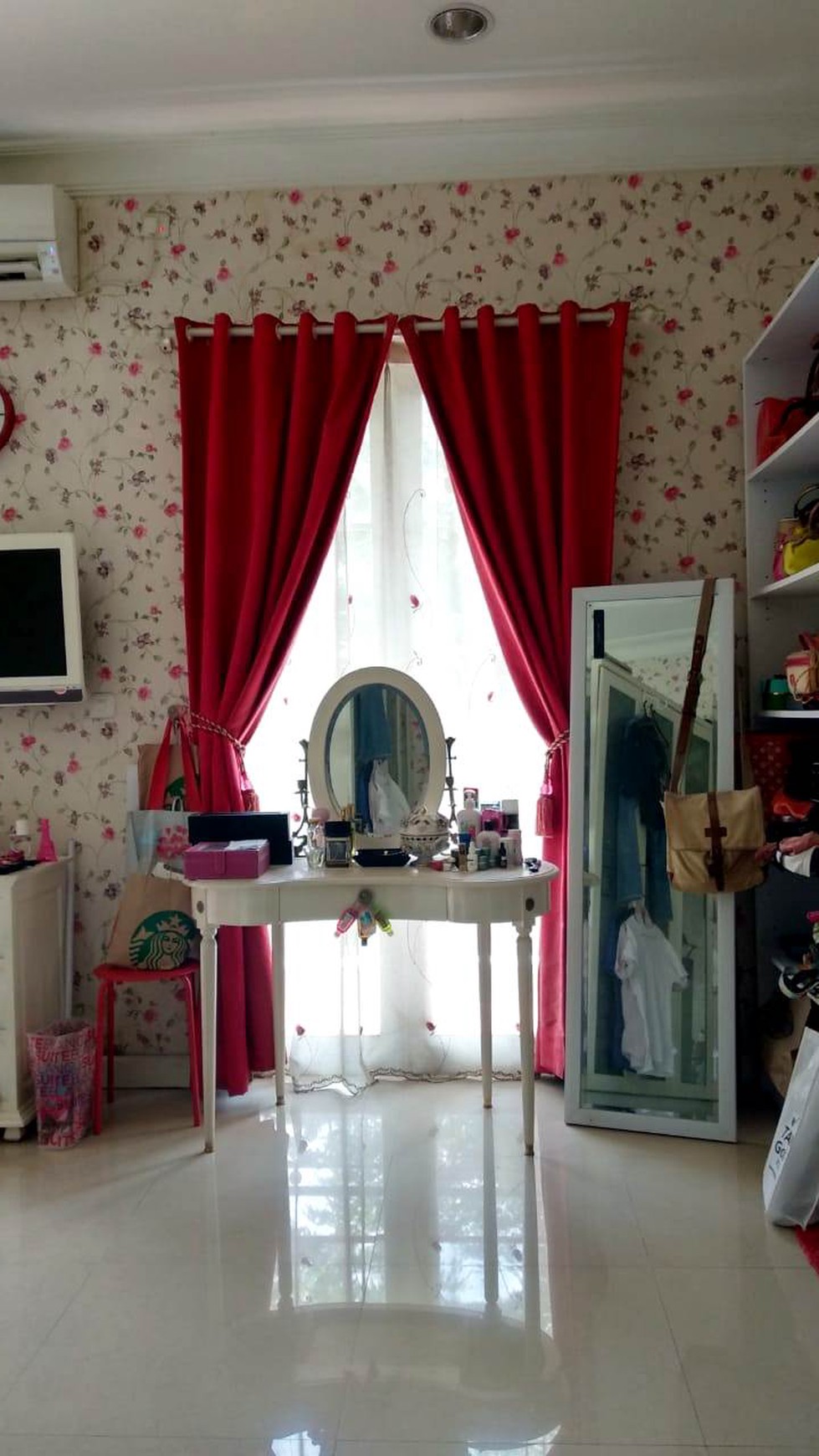 Rumah LUX di pondok indah.