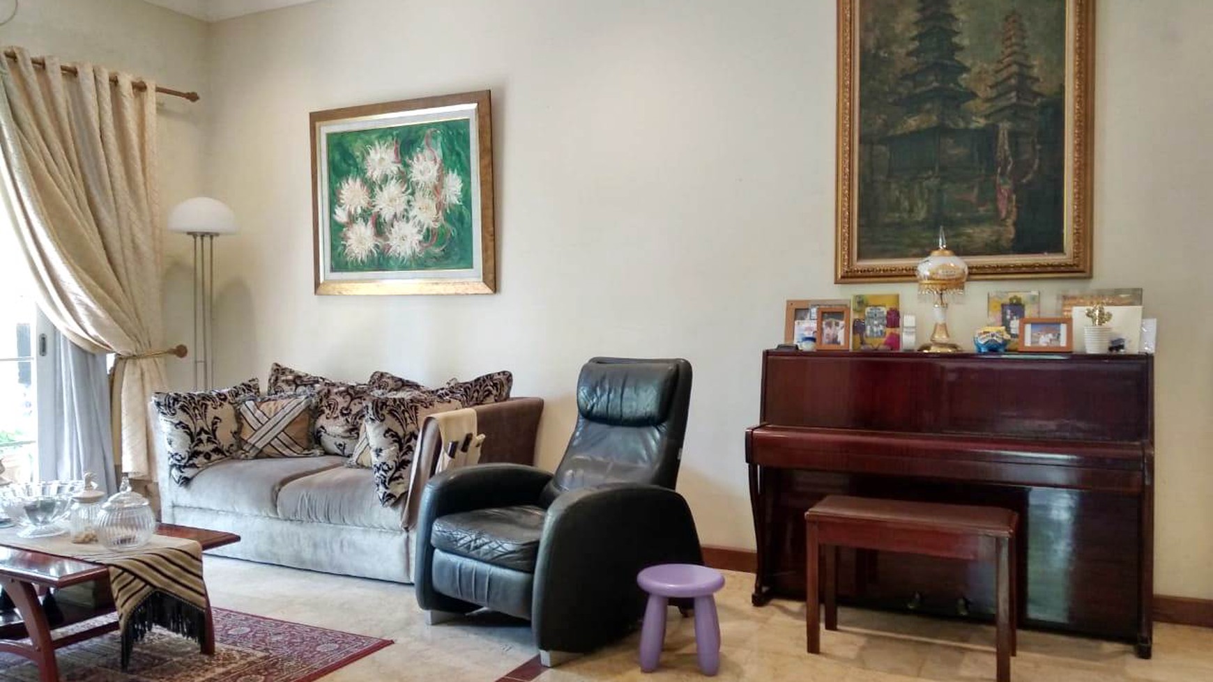 Rumah LUX di pondok indah.