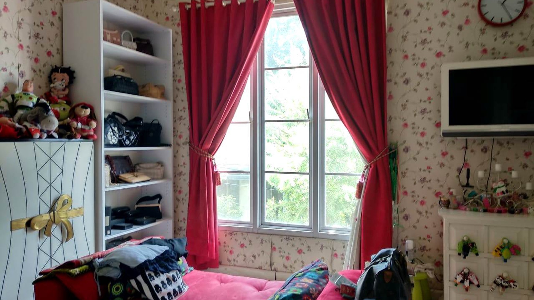 Rumah LUX di pondok indah.