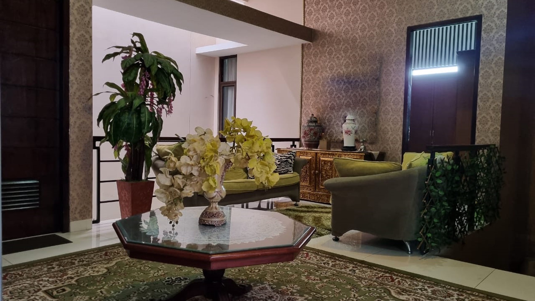 Rumah Siap Huni, Hunian Nyaman dengan Halaman Luas @Parkit, Bintaro.