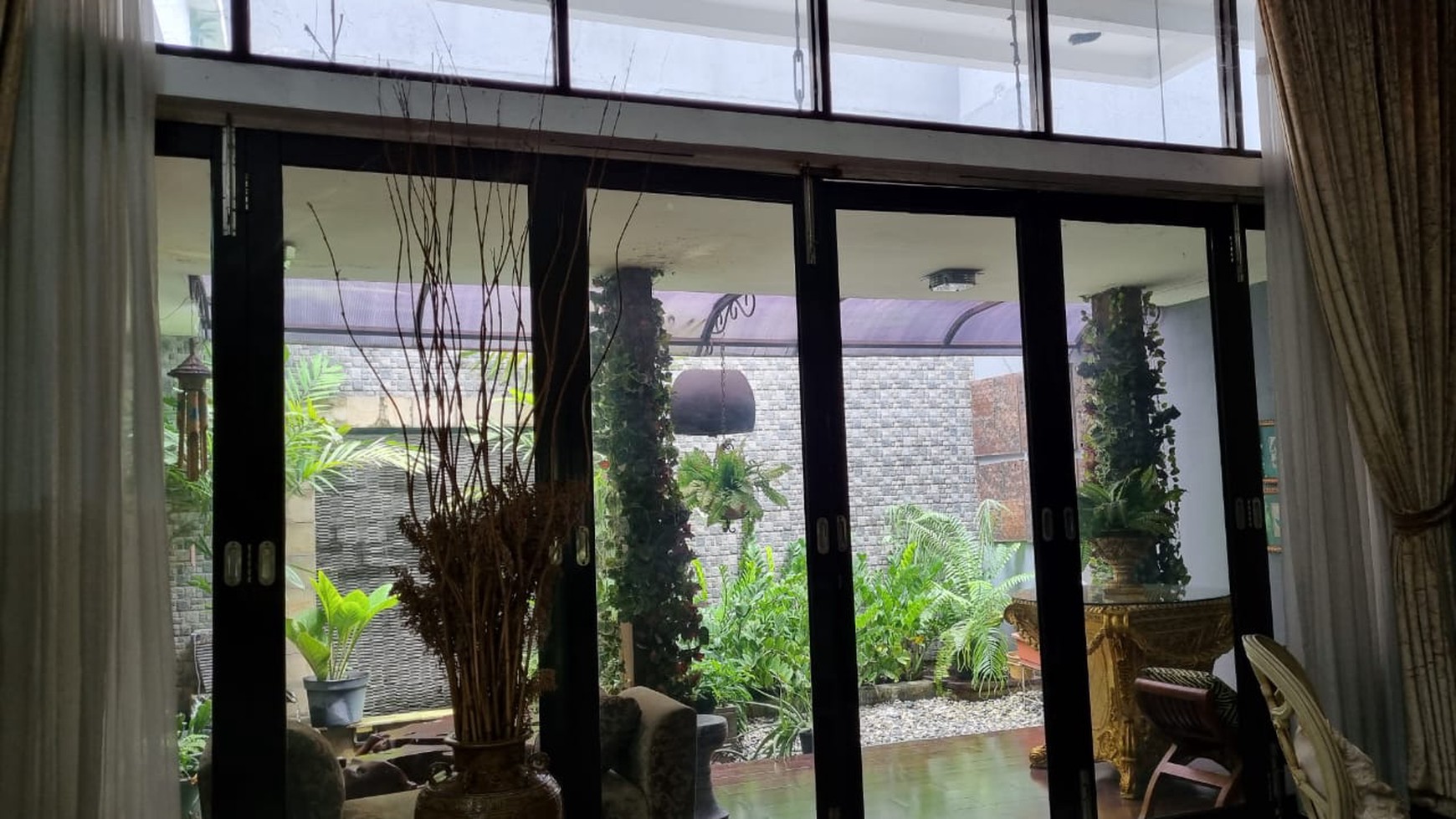 Rumah Siap Huni, Hunian Nyaman dengan Halaman Luas @Parkit, Bintaro.