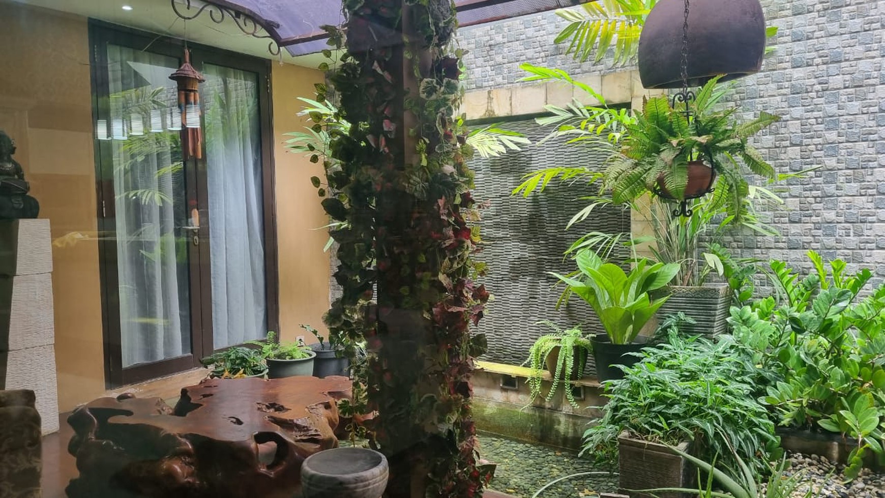 Rumah Siap Huni, Hunian Nyaman dengan Halaman Luas @Parkit, Bintaro.