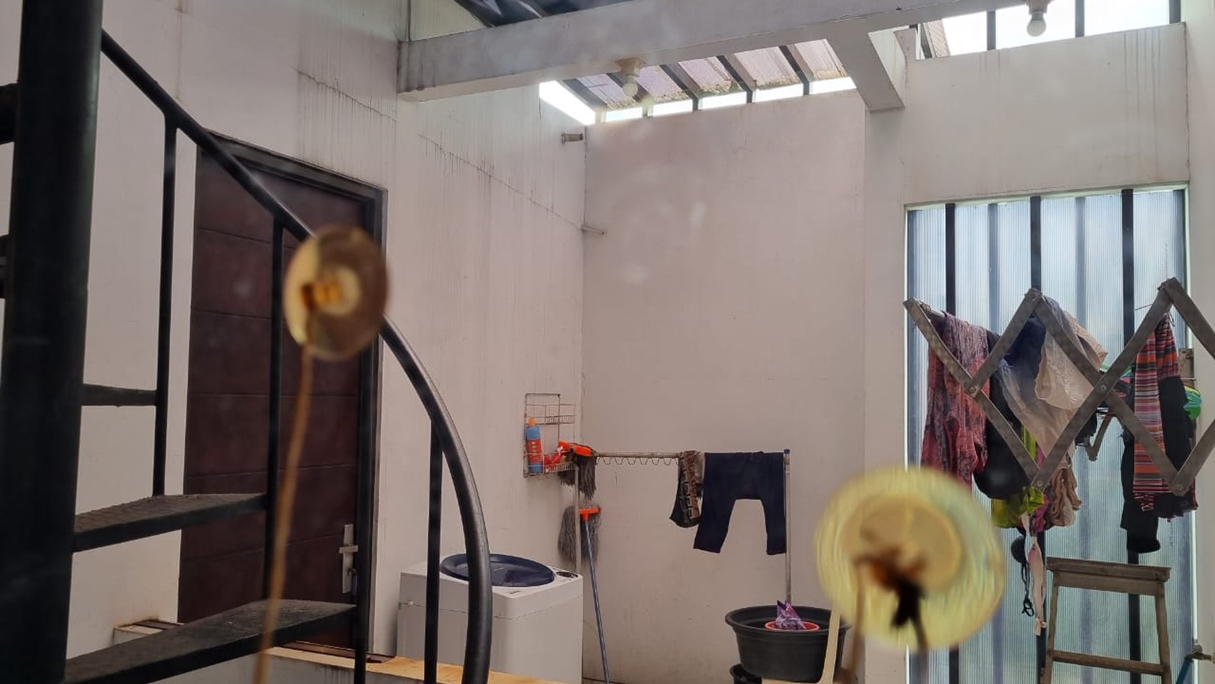 Rumah Siap Huni, Hunian Nyaman dengan Halaman Luas @Parkit, Bintaro.