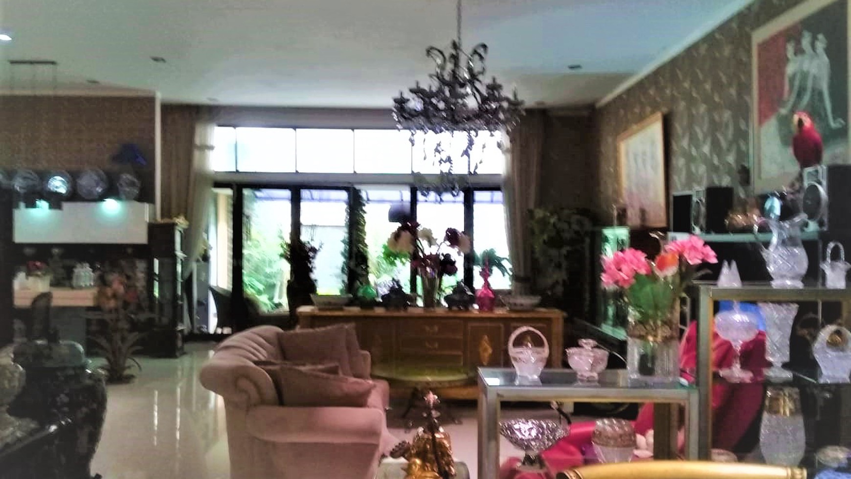 Rumah Siap Huni, Hunian Nyaman dengan Halaman Luas @Parkit, Bintaro.