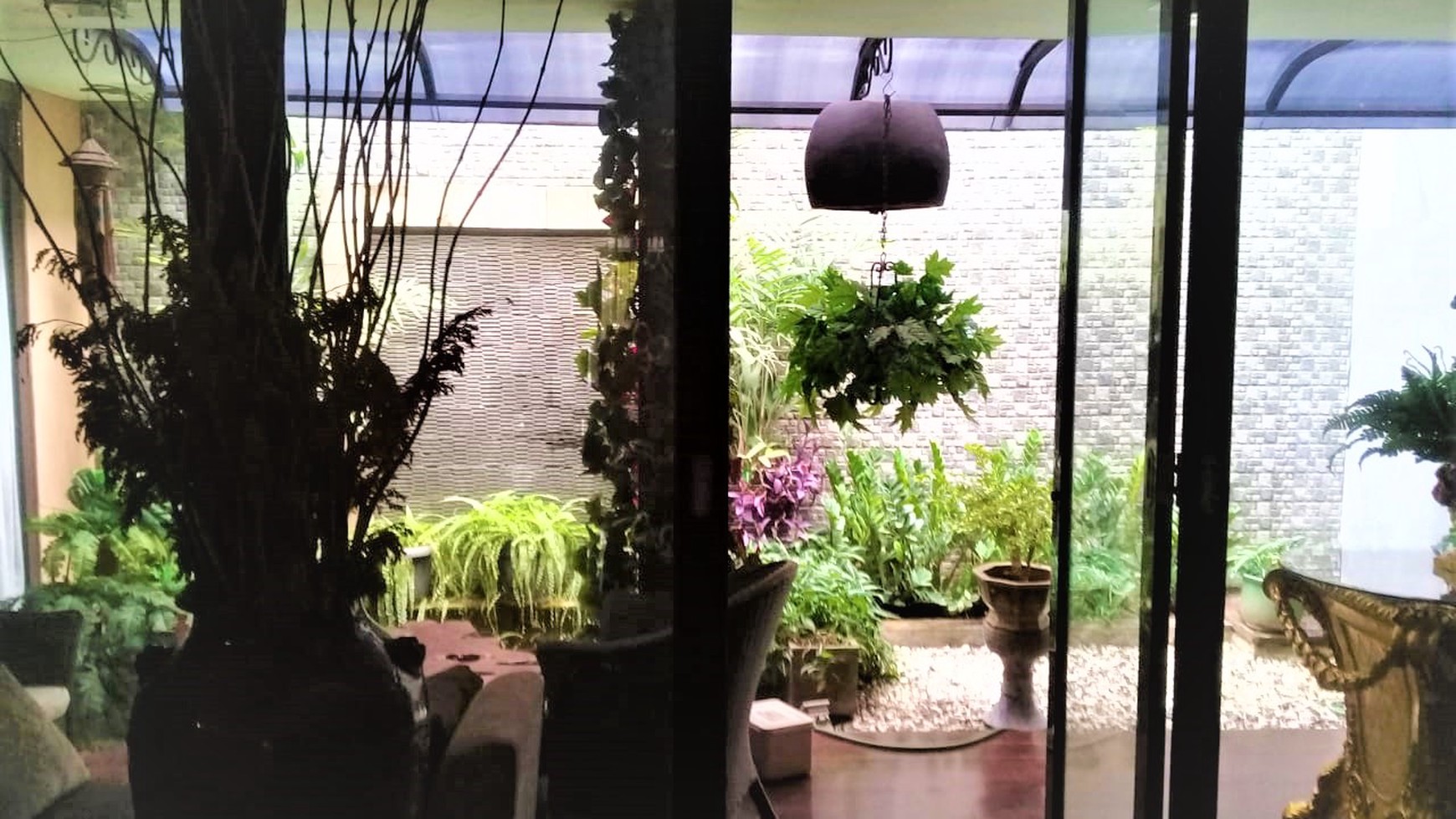 Rumah Siap Huni, Hunian Nyaman dengan Halaman Luas @Parkit, Bintaro.