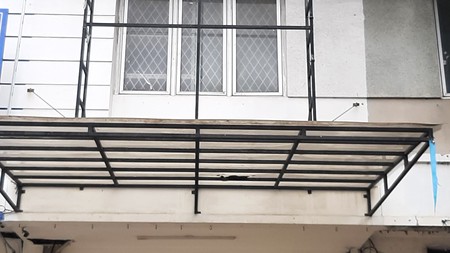 Ruko daerah Commersil di dekat Pasar Ciputat TangSel.