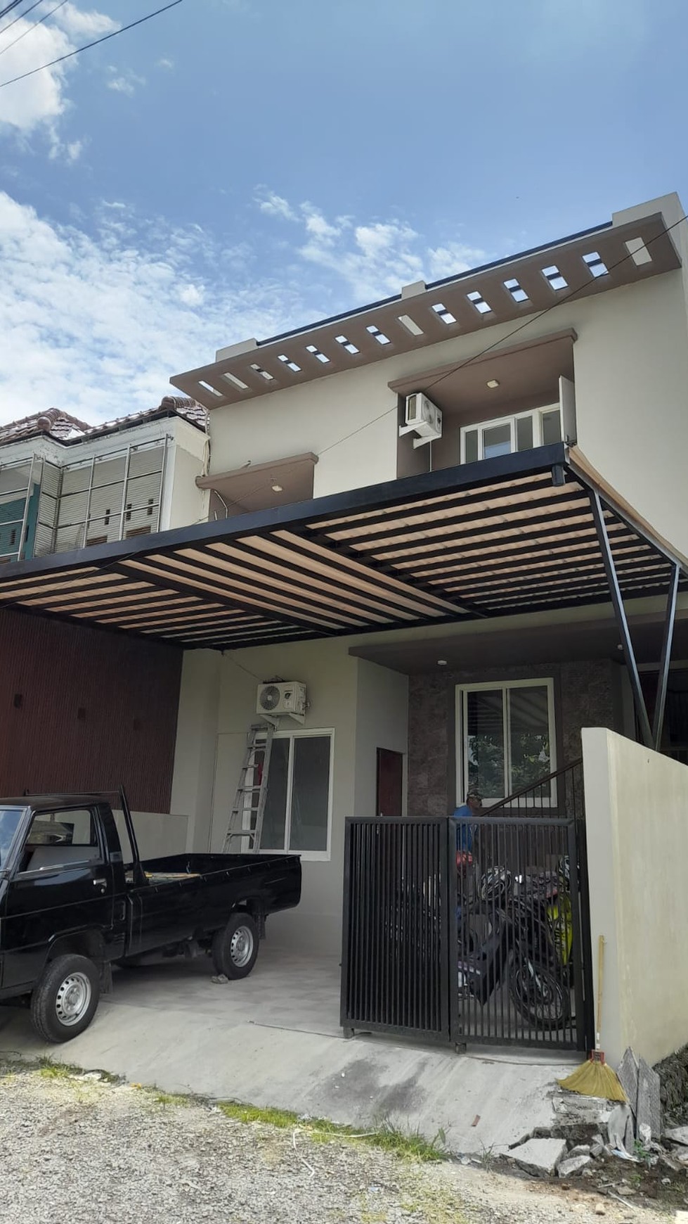 Rumah Tinggal 2 Lantai Semi Furnish Lokasi Strategis Dekat RS Hardjolukito