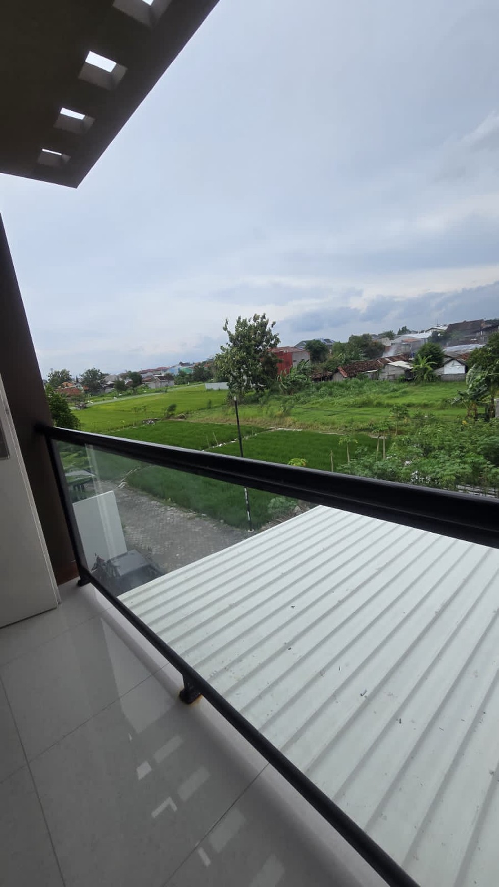Rumah Tinggal 2 Lantai Semi Furnish Lokasi Strategis Dekat RS Hardjolukito