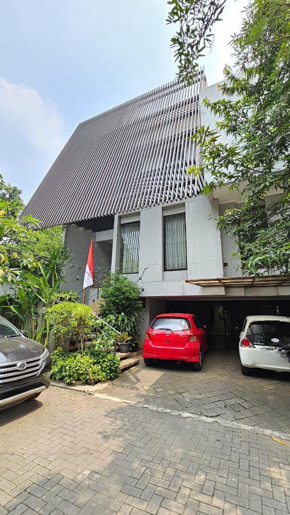 Rumah Modern di Kawasan Elit Kemang Utara - Jakarta Selatan