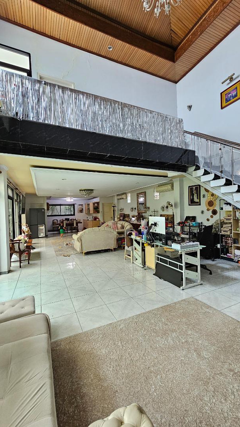 Rumah Modern di Kawasan Elit Kemang Utara - Jakarta Selatan