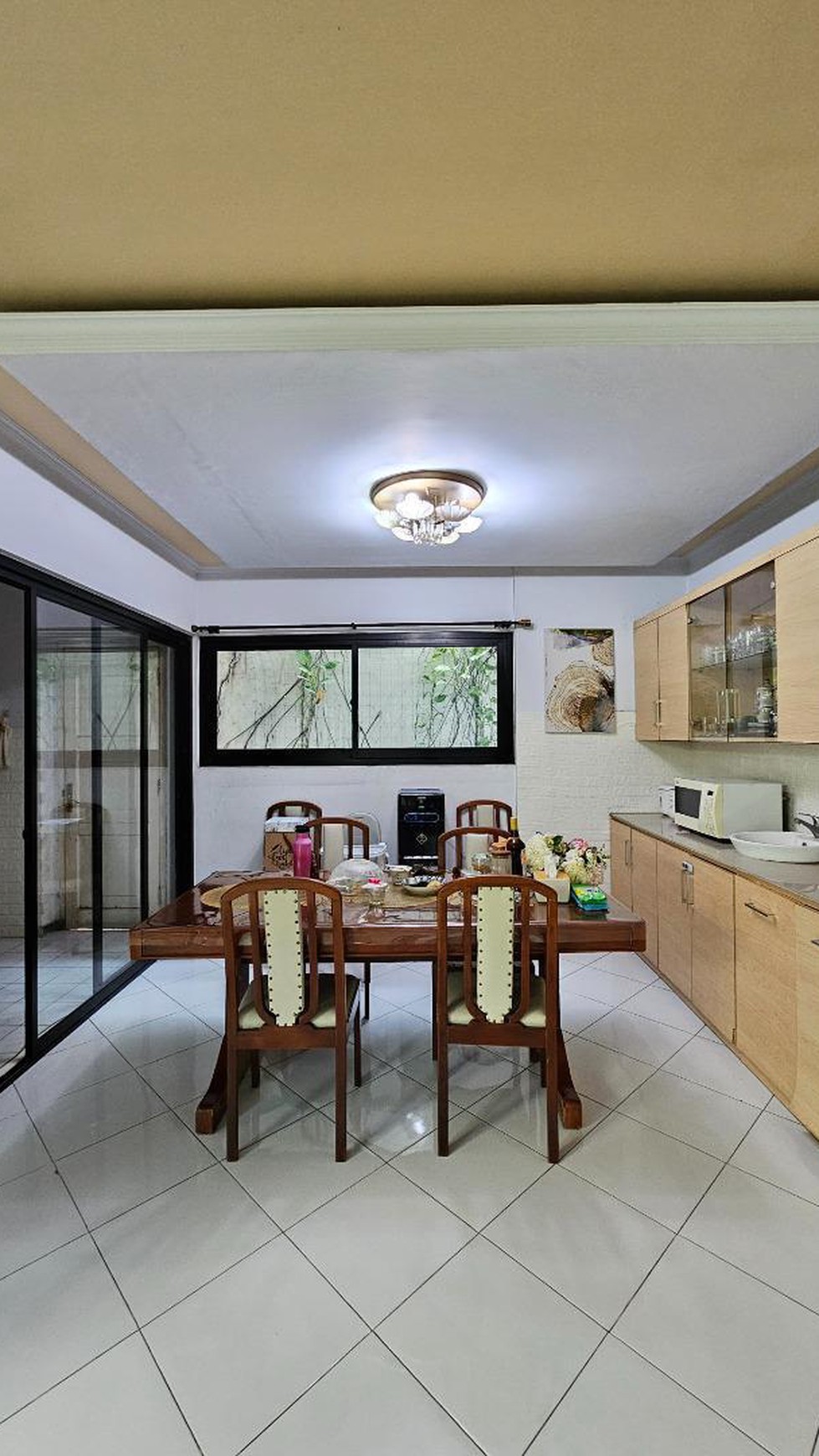 Rumah Modern di Kawasan Elit Kemang Utara - Jakarta Selatan
