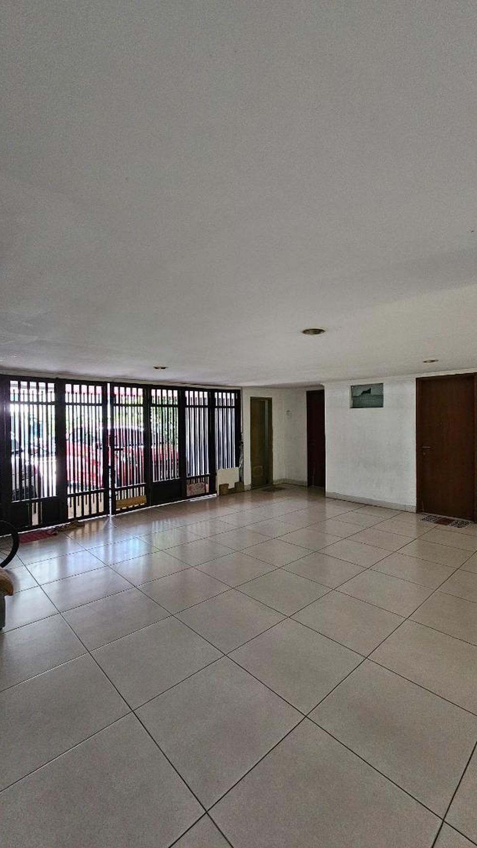 Rumah Modern di Kawasan Elit Kemang Utara - Jakarta Selatan