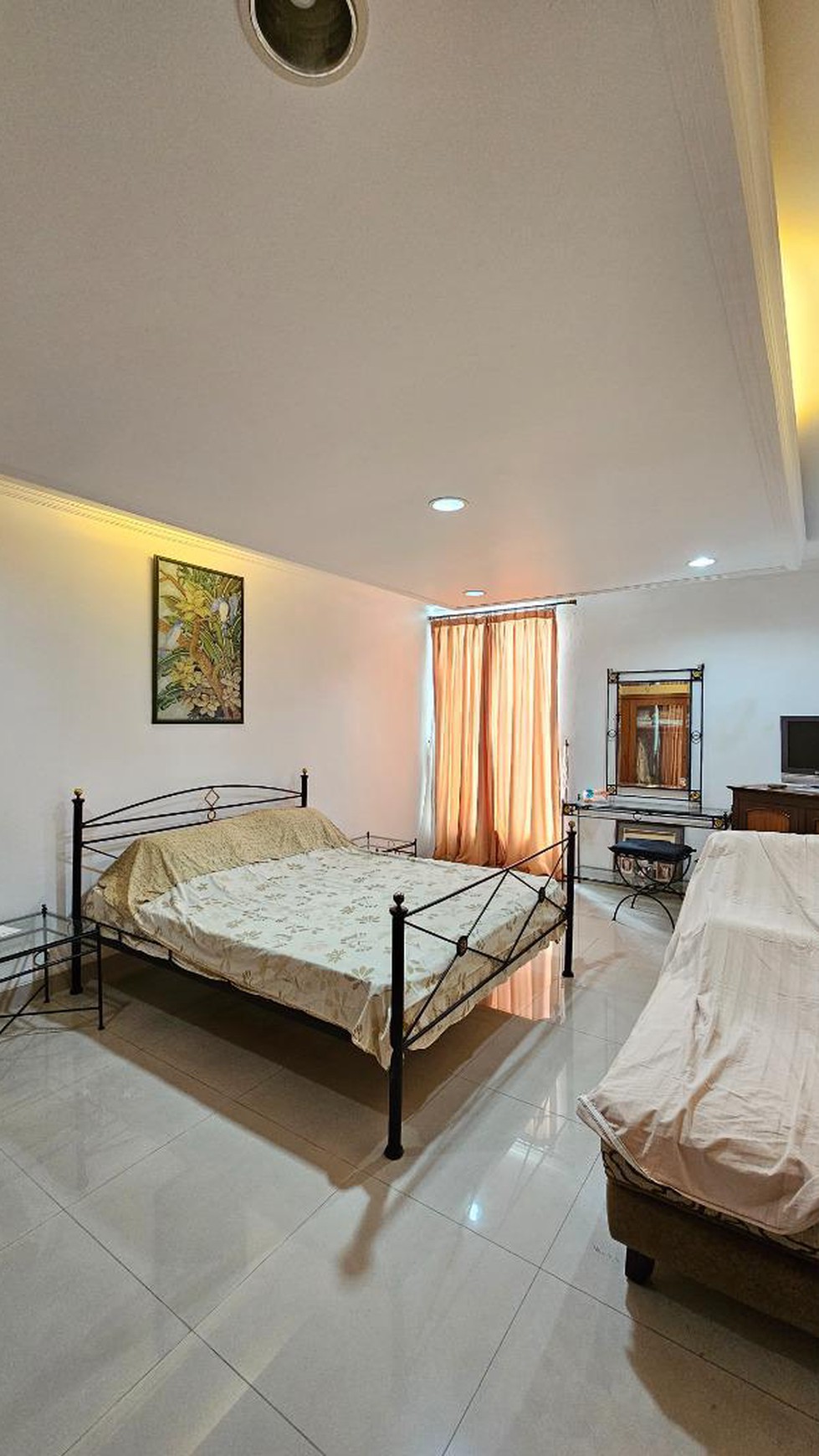 Rumah Modern di Kawasan Elit Kemang Utara - Jakarta Selatan