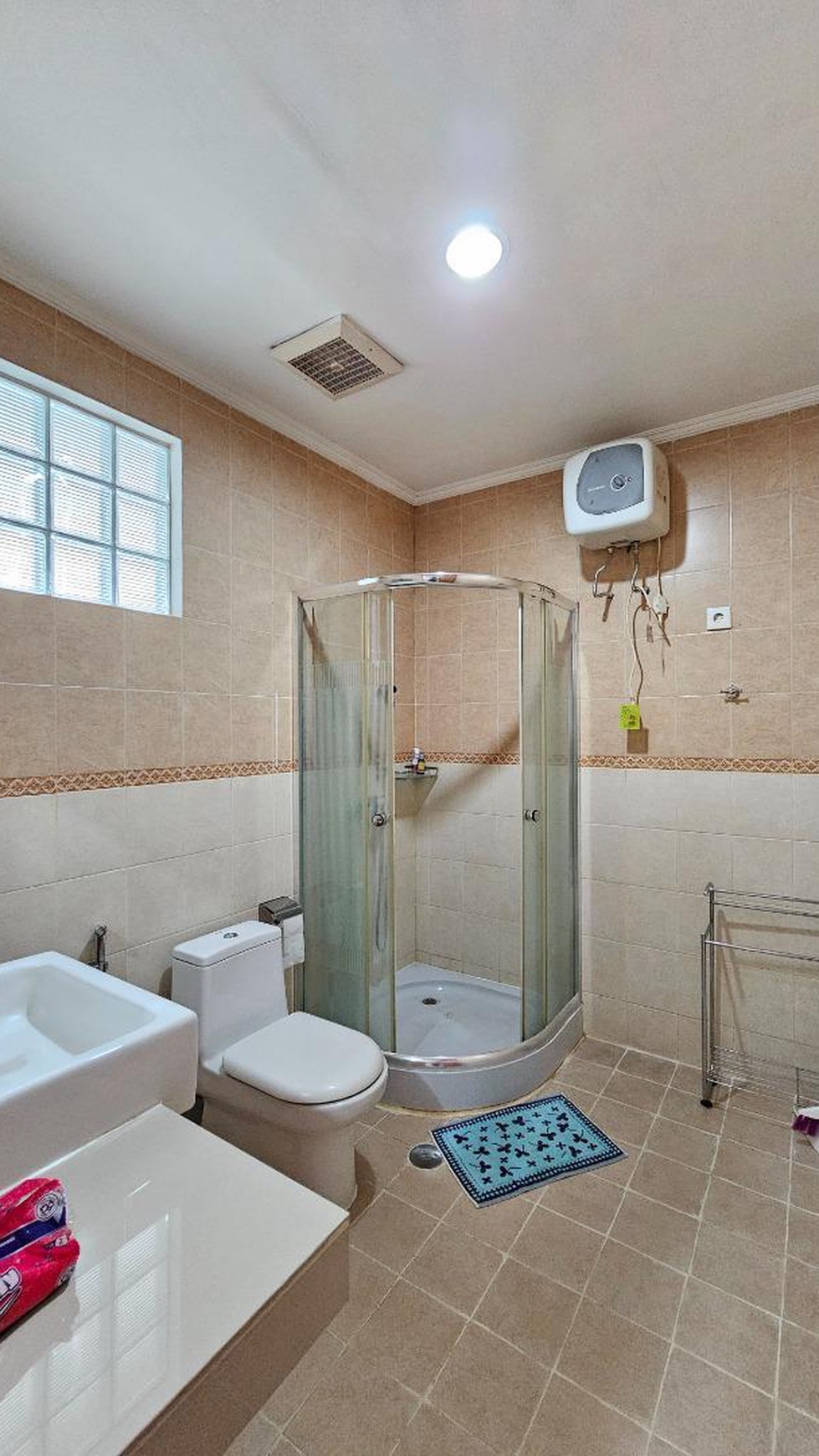 Rumah Modern di Kawasan Elit Kemang Utara - Jakarta Selatan