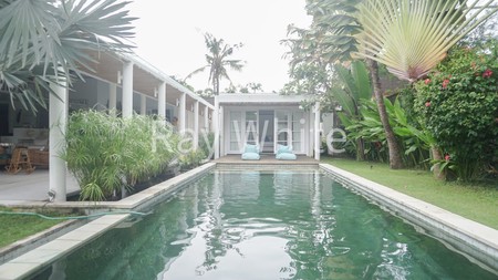 Leasehold - Tranquil 3-Bedroom Villa with Expansive Garden in Prime Sanur Bali - Walk to the Beach!