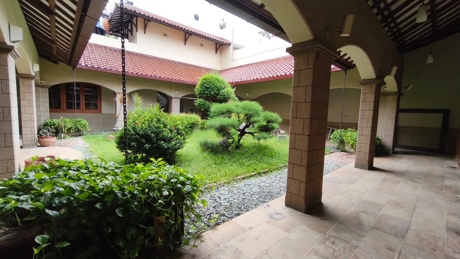 1872. Rumah Jalan Margorejo Indah Utara, Wonocolo Surabaya Selatan
