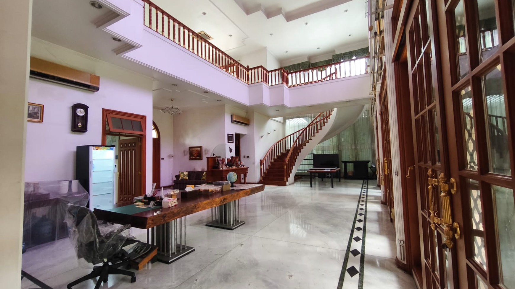 1872. Rumah Jalan Margorejo Indah Utara, Wonocolo Surabaya Selatan