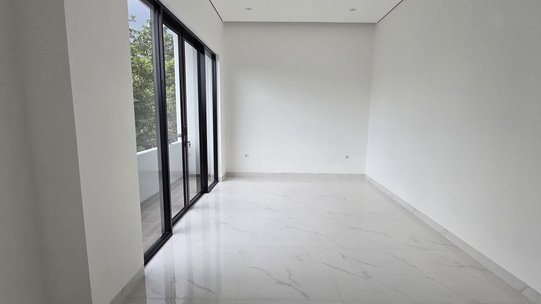 Rumah Baru di Nusa Loka BSD City, dekat Santa Ursula