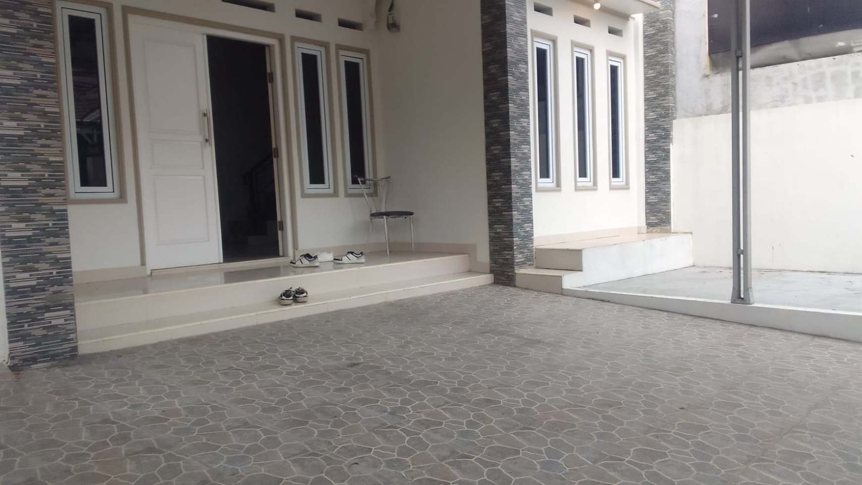 Rumah 2 Lantai Cantik Dan Terawat Baik Di Kavling DKI Cipedak, Jagakarsa, Dan Hanya 10 Menit Ke Tol Gandul & Kukusan