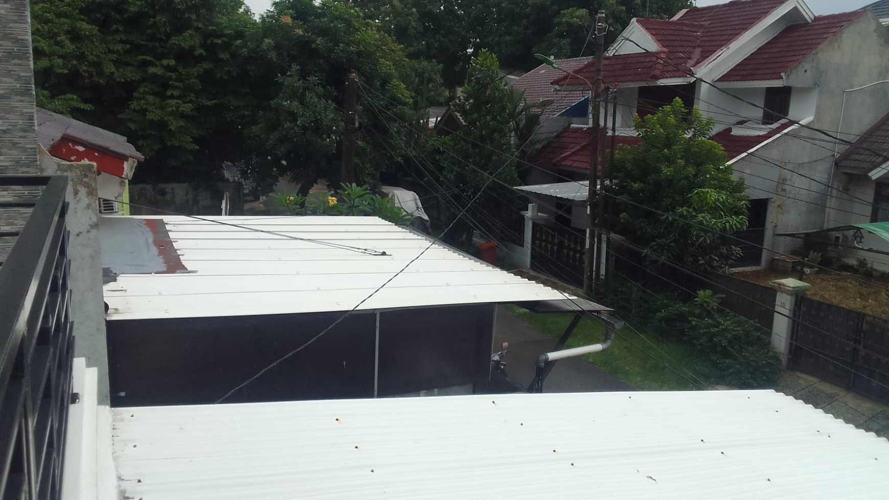 Rumah 2 Lantai Cantik Dan Terawat Baik Di Kavling DKI Cipedak, Jagakarsa, Dan Hanya 10 Menit Ke Tol Gandul & Kukusan