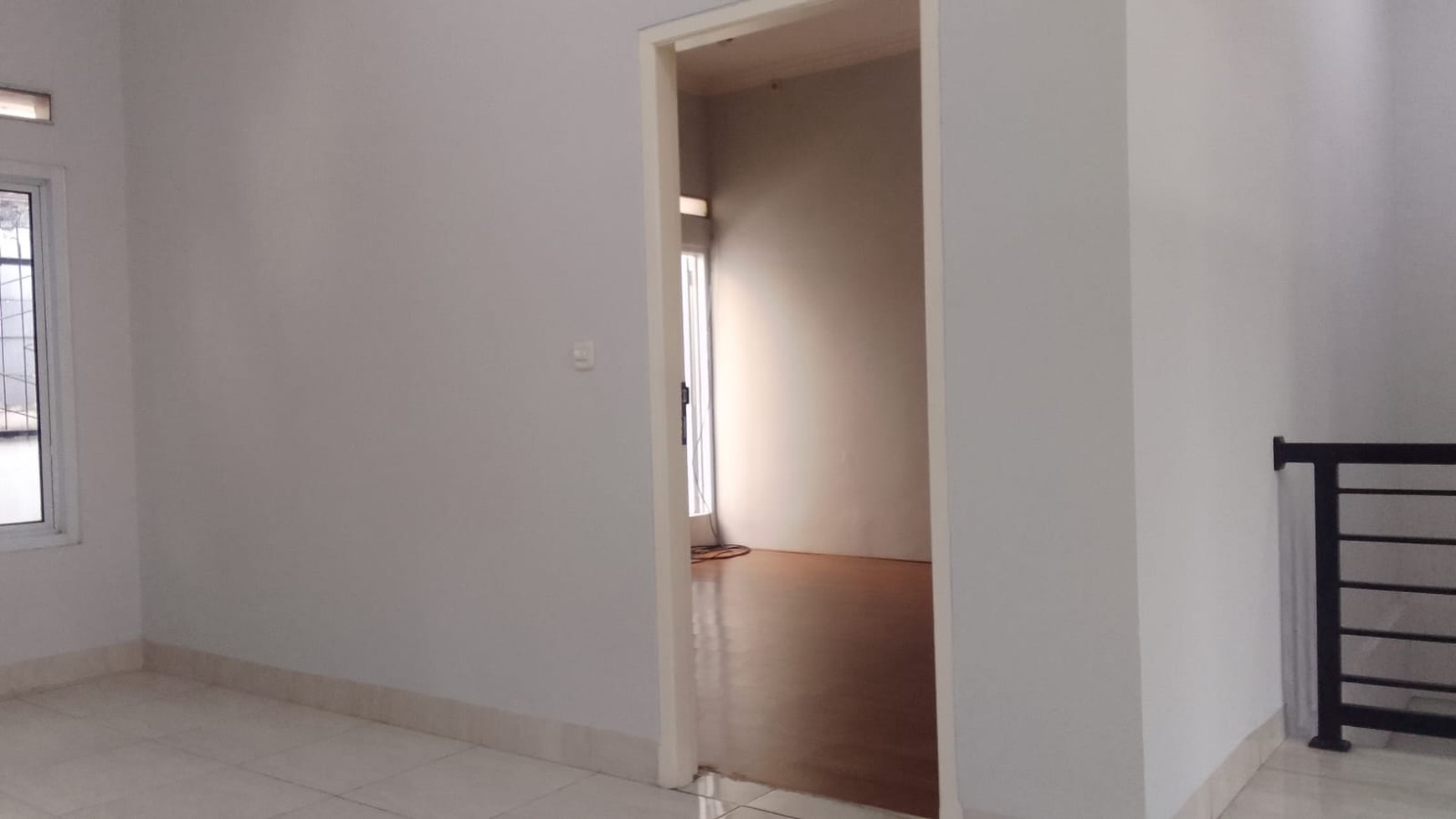 Rumah 2 Lantai Cantik Dan Terawat Baik Di Kavling DKI Cipedak, Jagakarsa, Dan Hanya 10 Menit Ke Tol Gandul & Kukusan