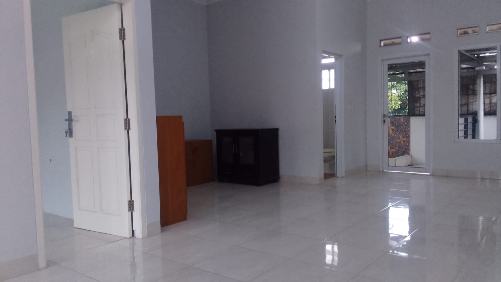 Rumah 2 Lantai Cantik Dan Terawat Baik Di Kavling DKI Cipedak, Jagakarsa, Dan Hanya 10 Menit Ke Tol Gandul & Kukusan