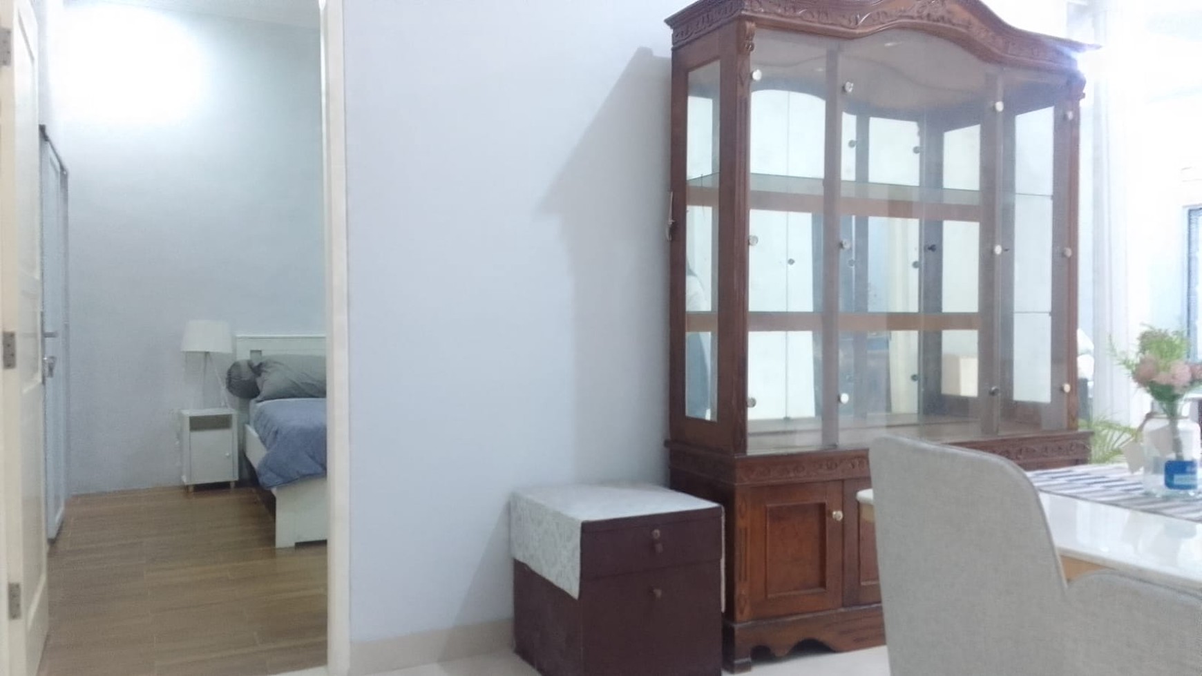 Rumah 2 Lantai Cantik Dan Terawat Baik Di Kavling DKI Cipedak, Jagakarsa, Dan Hanya 10 Menit Ke Tol Gandul & Kukusan