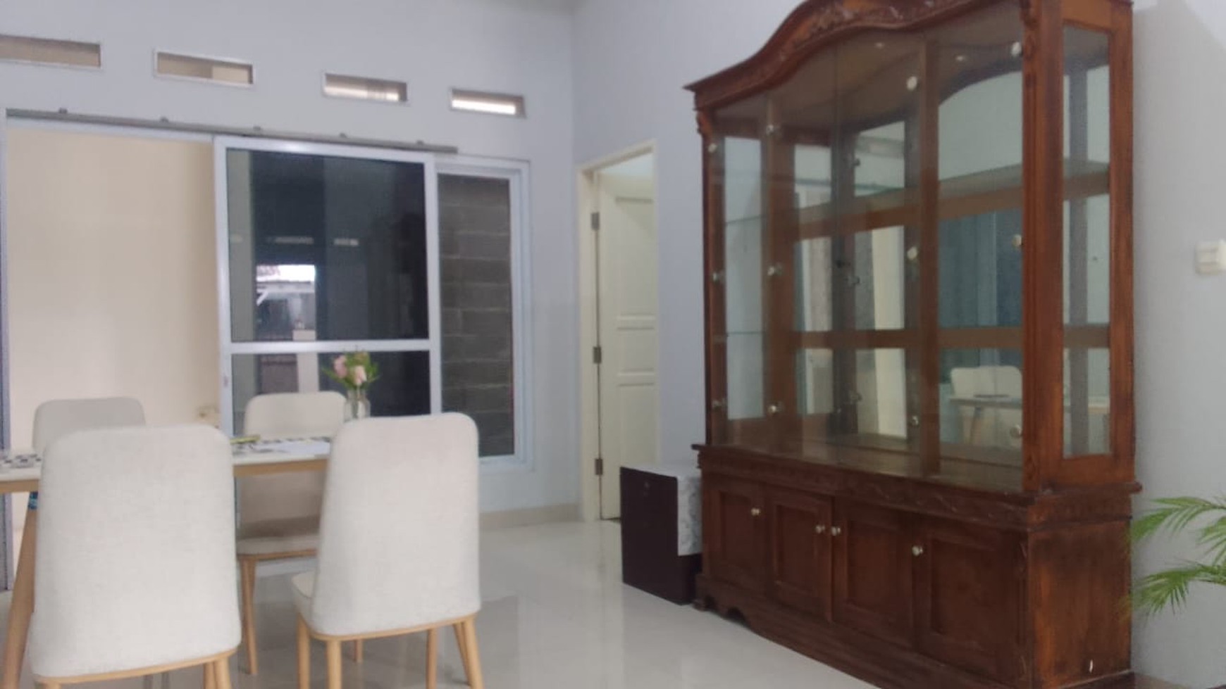 Rumah 2 Lantai Cantik Dan Terawat Baik Di Kavling DKI Cipedak, Jagakarsa, Dan Hanya 10 Menit Ke Tol Gandul & Kukusan