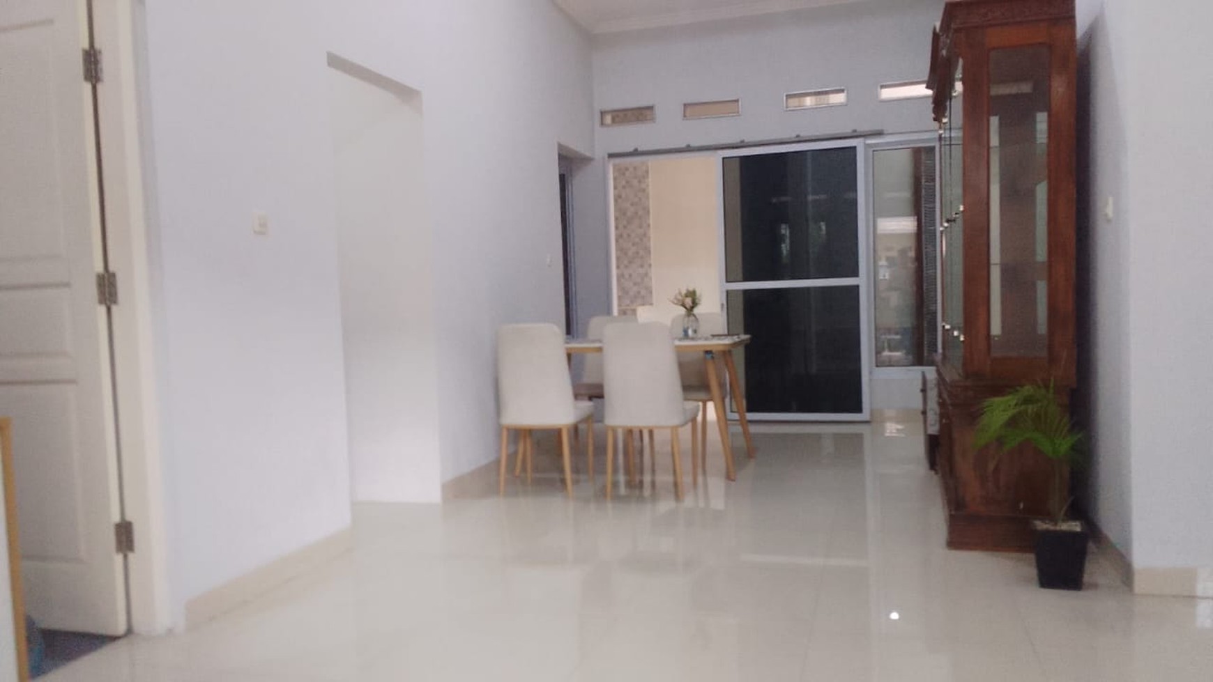 Rumah 2 Lantai Cantik Dan Terawat Baik Di Kavling DKI Cipedak, Jagakarsa, Dan Hanya 10 Menit Ke Tol Gandul & Kukusan