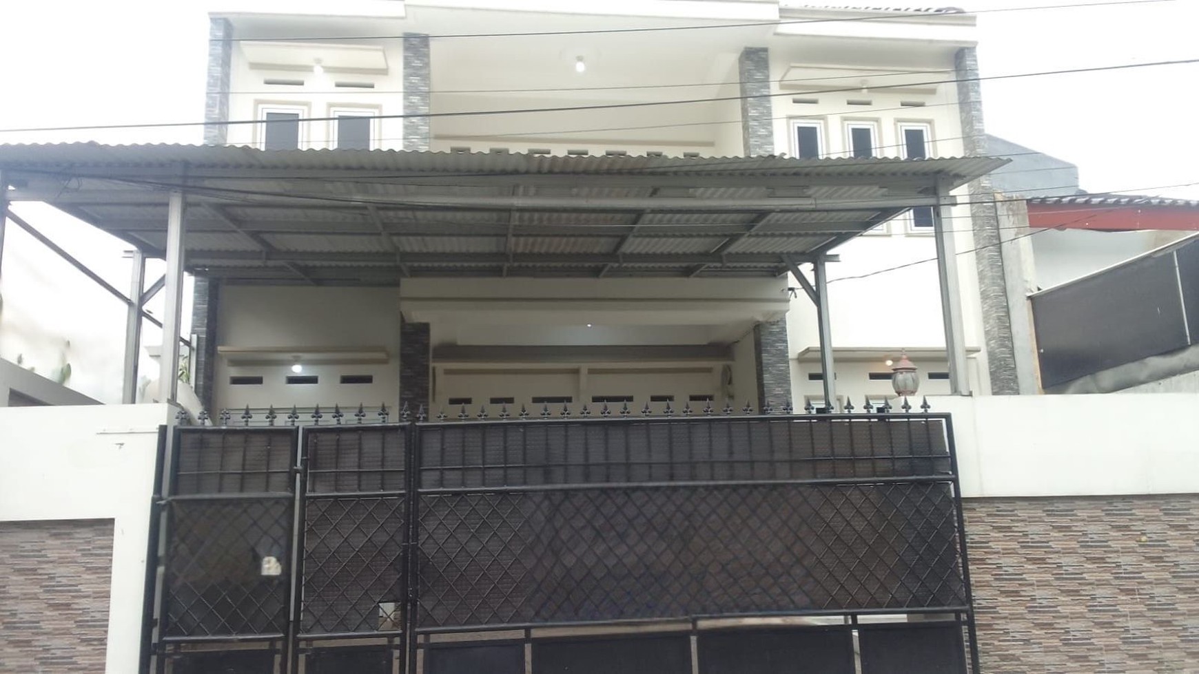 Rumah 2 Lantai Cantik Dan Terawat Baik Di Kavling DKI Cipedak, Jagakarsa, Dan Hanya 10 Menit Ke Tol Gandul & Kukusan