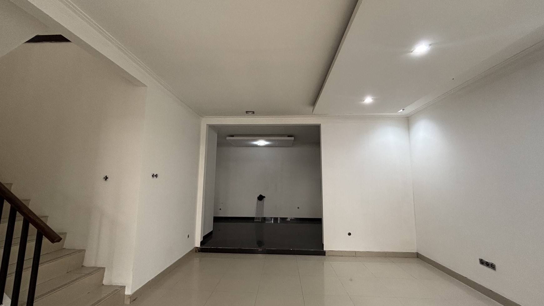 Rumah Siap Huni 2 Lantai di Kota Wisata 