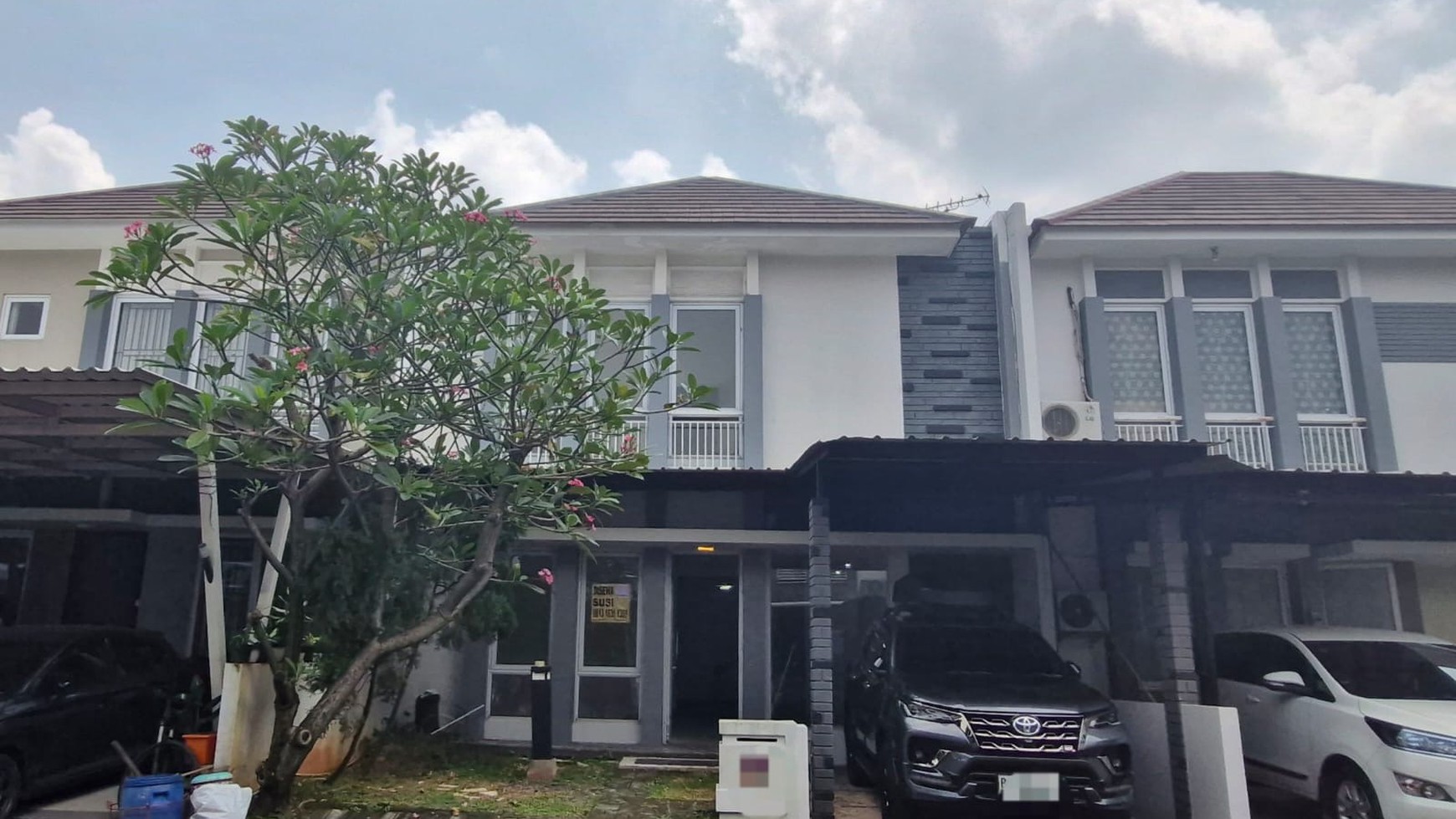 Rumah Siap Huni 2 Lantai di Kota Wisata 