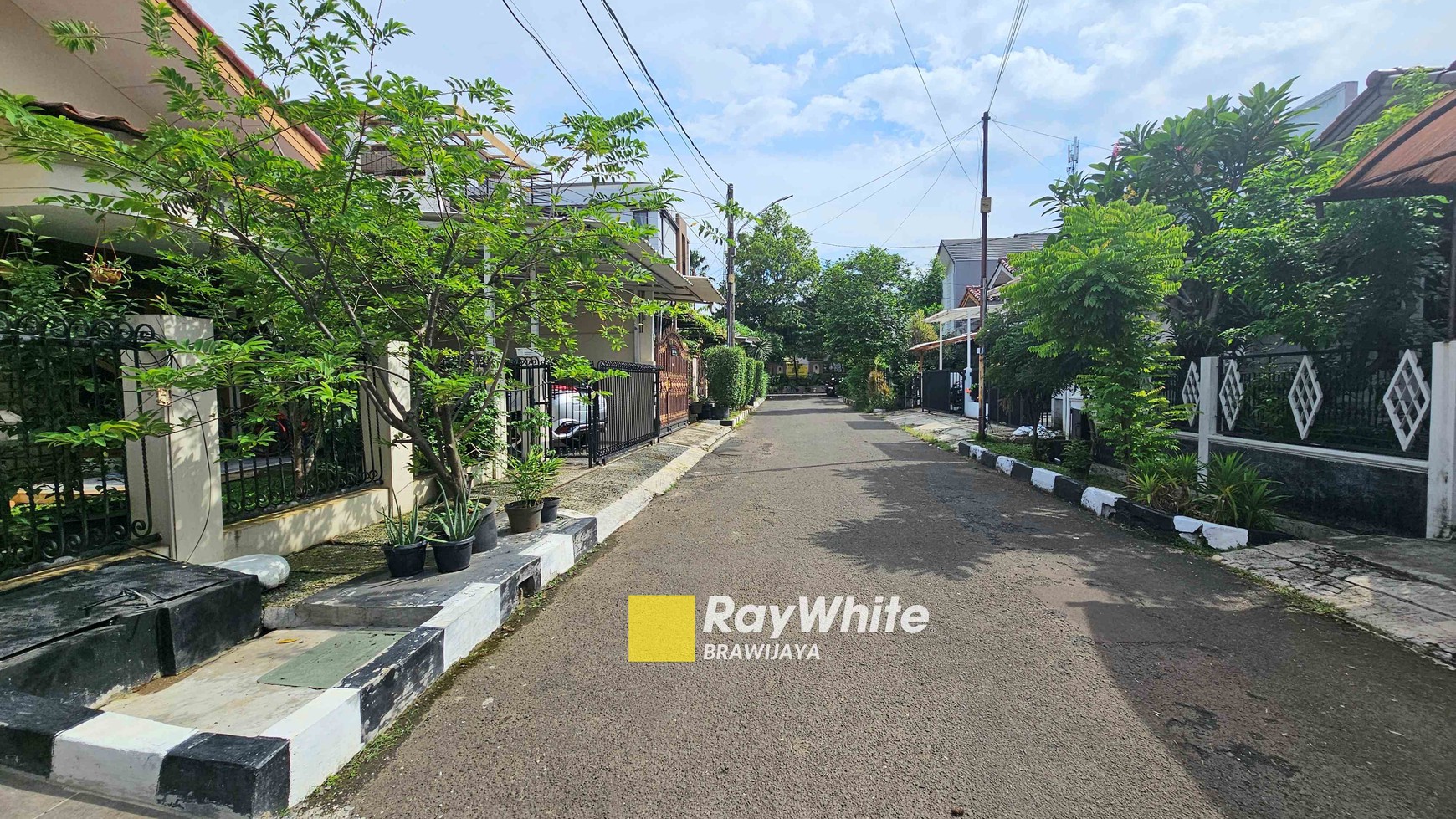 Rumah di Bumi Karang Indah, Lebak Bulus, Jakarta Selatan, Sudah Renovasi, Siap huni