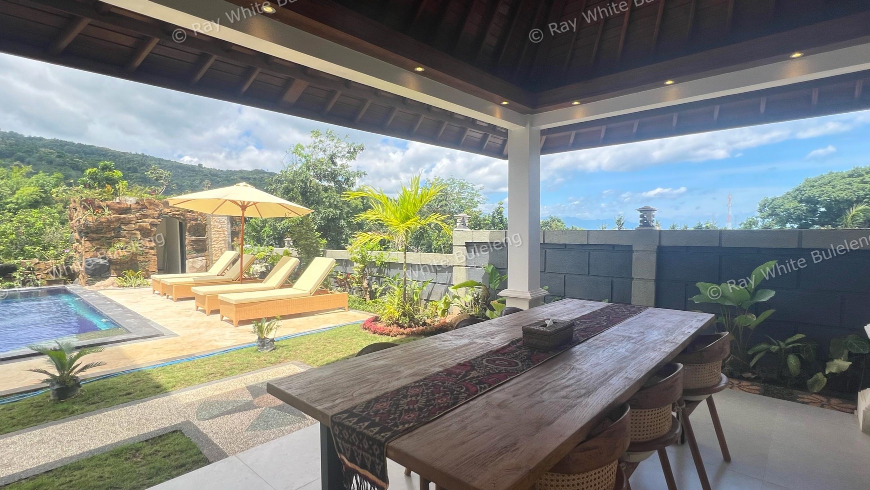 BRAND NEW VILLA WITH STUNNING OCEAN AND HILL VIEWS IN LOVINA