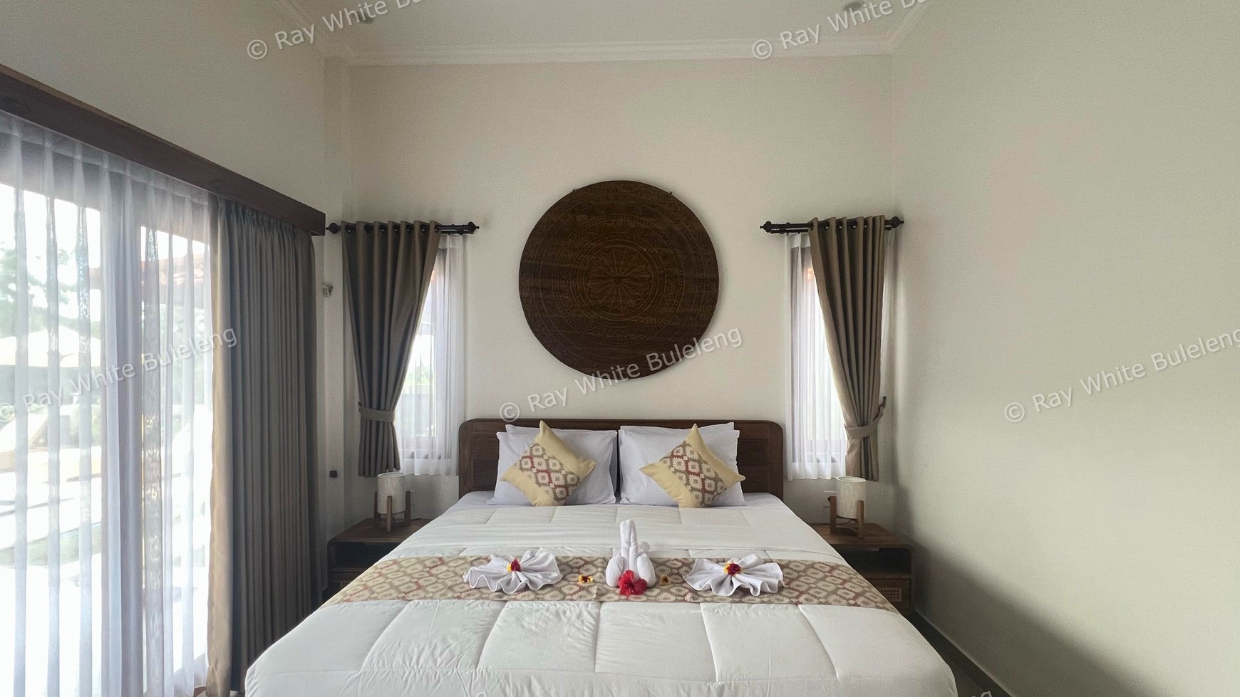 BRAND NEW VILLA WITH STUNNING OCEAN AND HILL VIEWS IN LOVINA