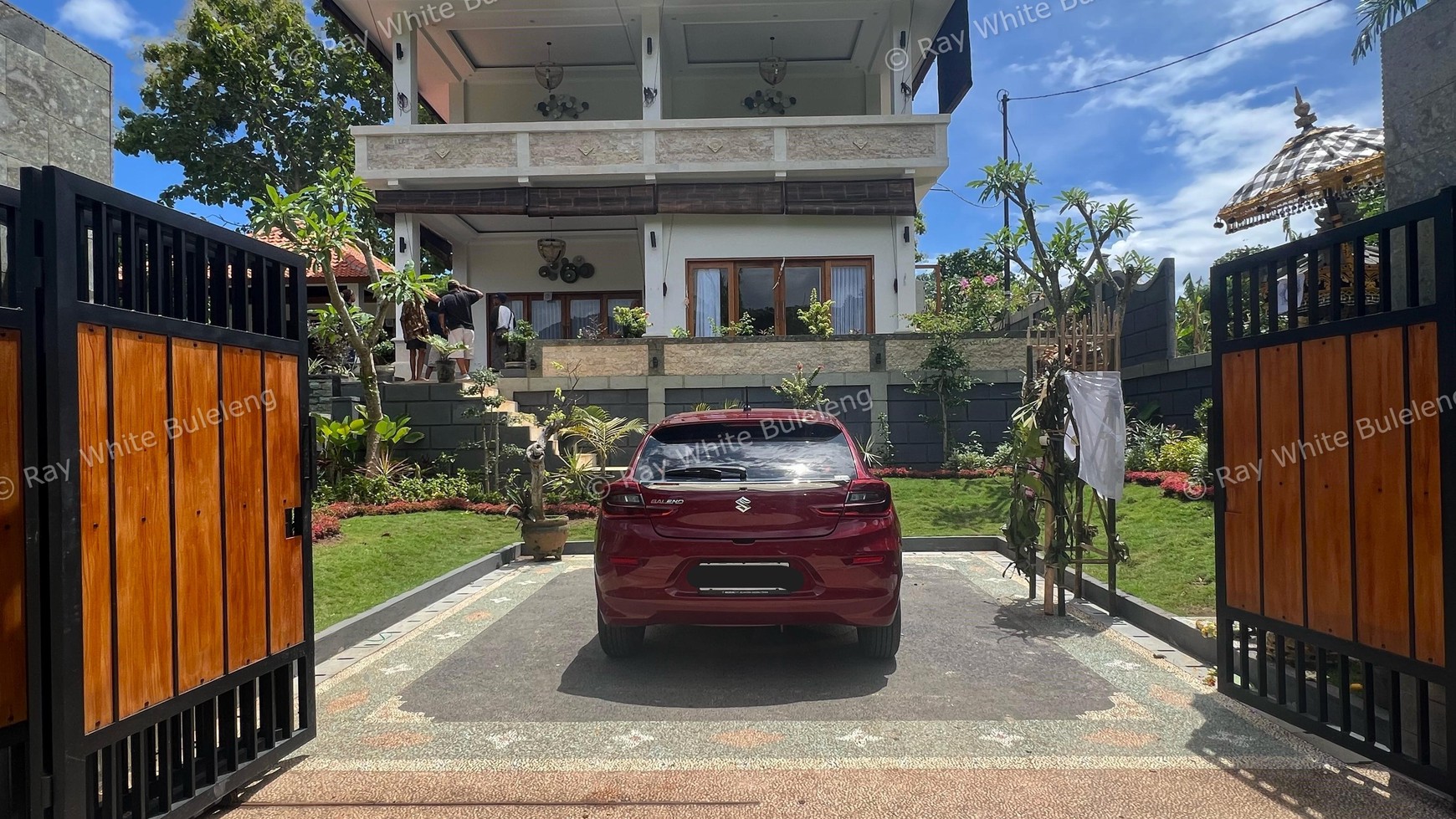 BRAND NEW VILLA WITH STUNNING OCEAN AND HILL VIEWS IN LOVINA