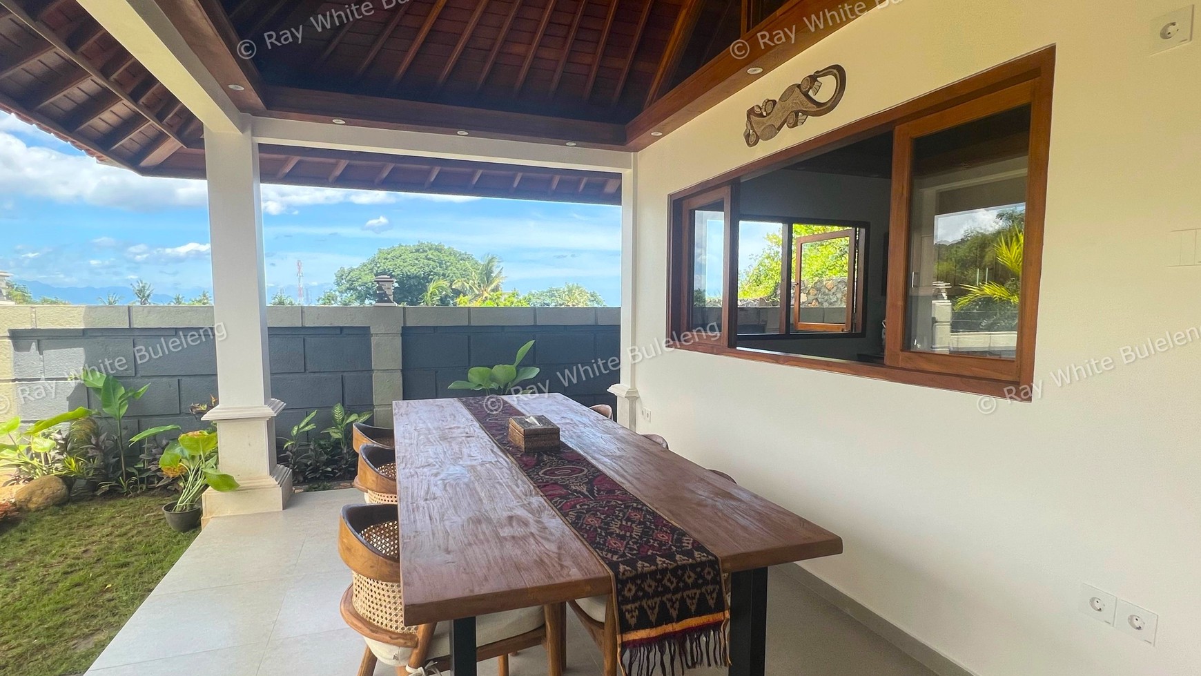 BRAND NEW VILLA WITH STUNNING OCEAN AND HILL VIEWS IN LOVINA