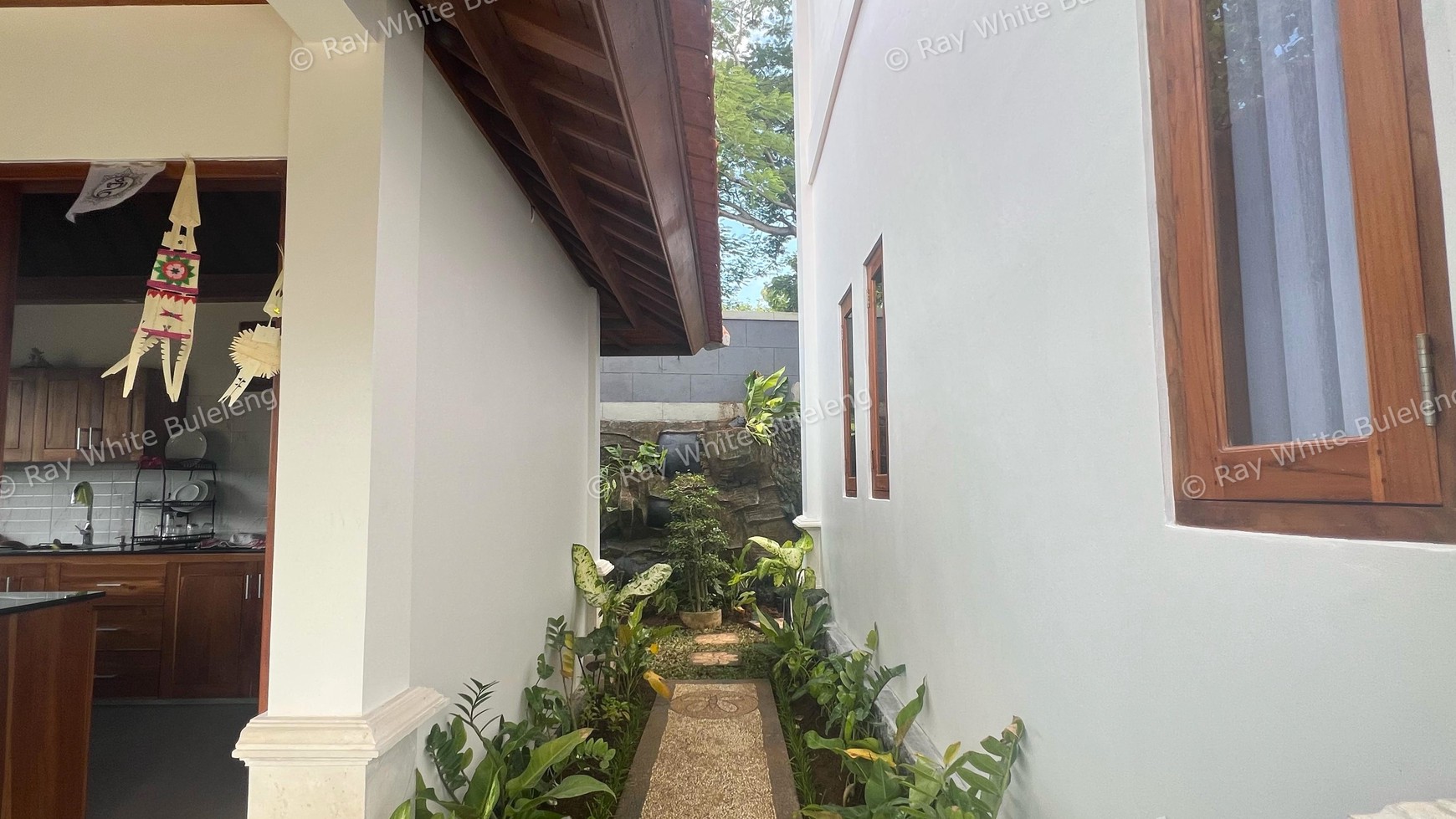 BRAND NEW VILLA WITH STUNNING OCEAN AND HILL VIEWS IN LOVINA